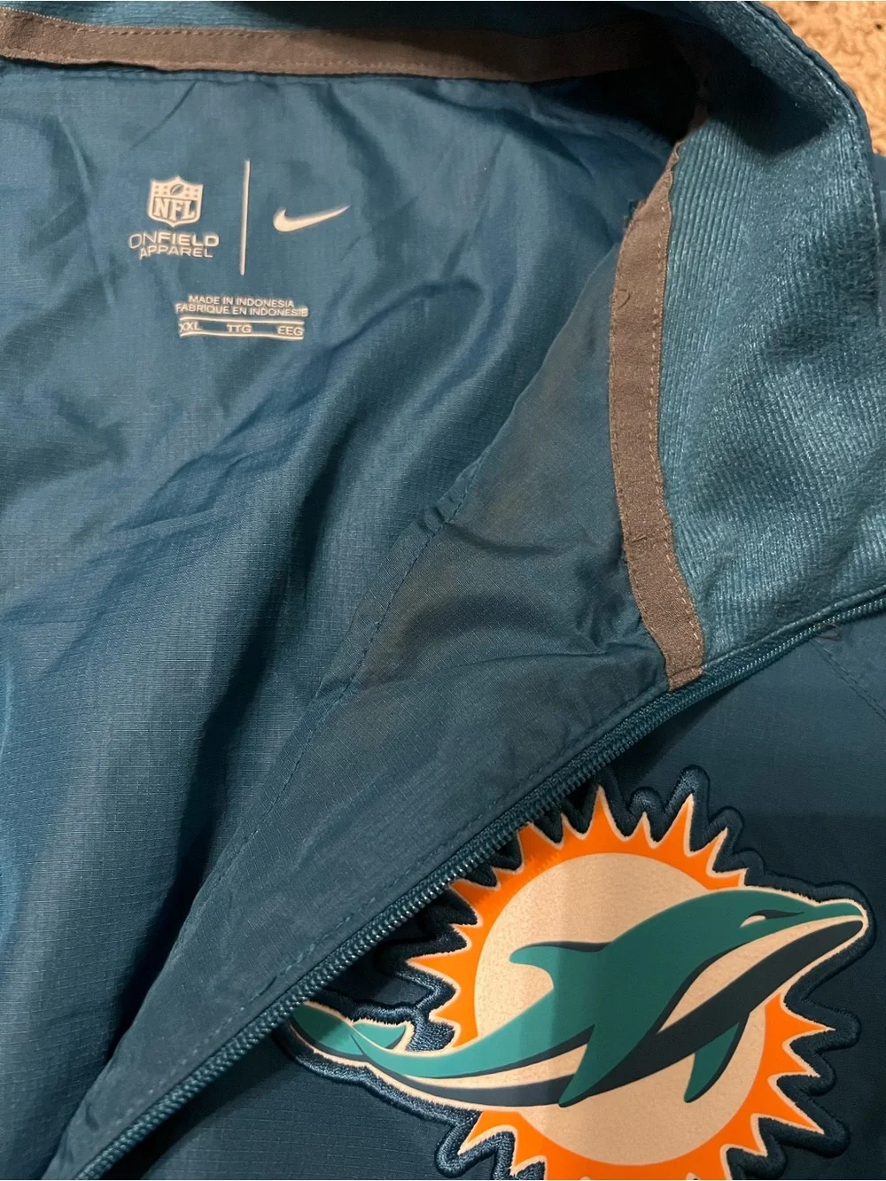 Men Nike dolphins wind breaker